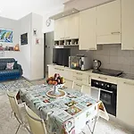 Casa Lux Ampio Monolocale Алассио