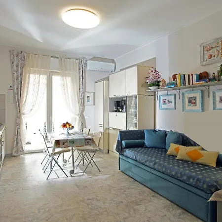 Casa Lux Ampio Monolocale Апартаменты Алассио