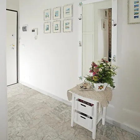 Casa Lux Ampio Monolocale 阿拉西奥