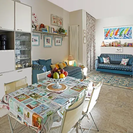 Casa Lux Ampio Monolocale 阿拉西奥